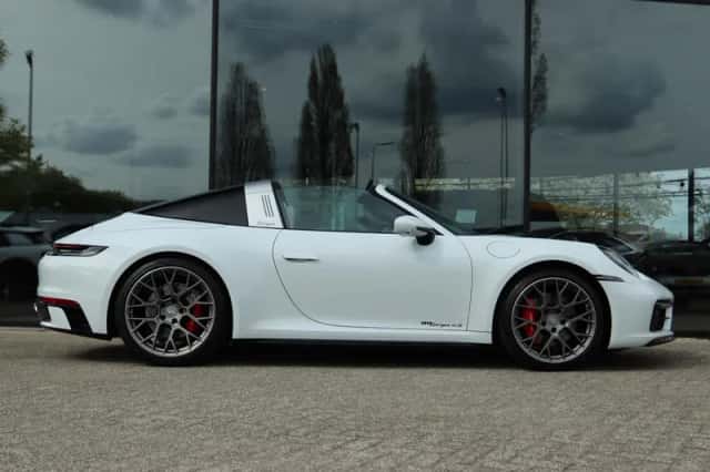 Porsche 911 (2021) thumbnail 11