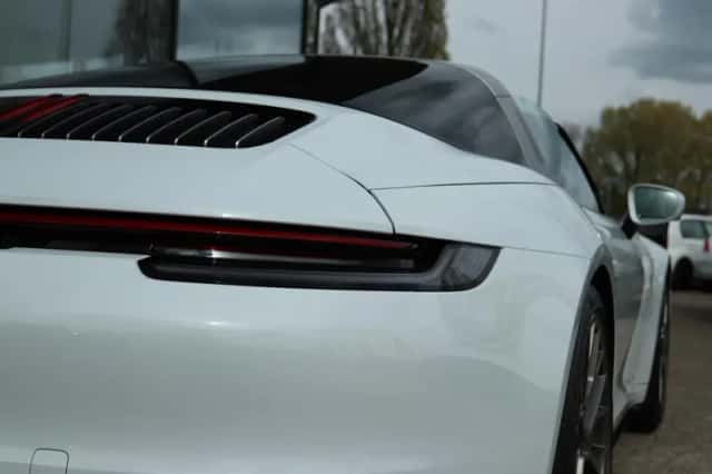 Porsche 911 (2021) thumbnail 17