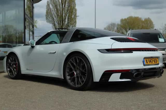 Porsche 911 (2021) thumbnail 25