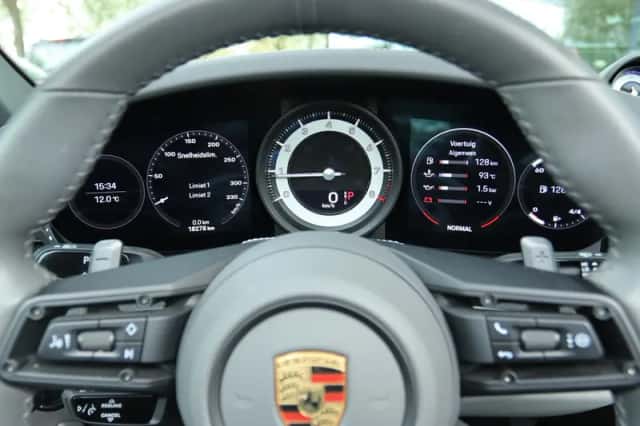 Porsche 911 (2021) thumbnail 42