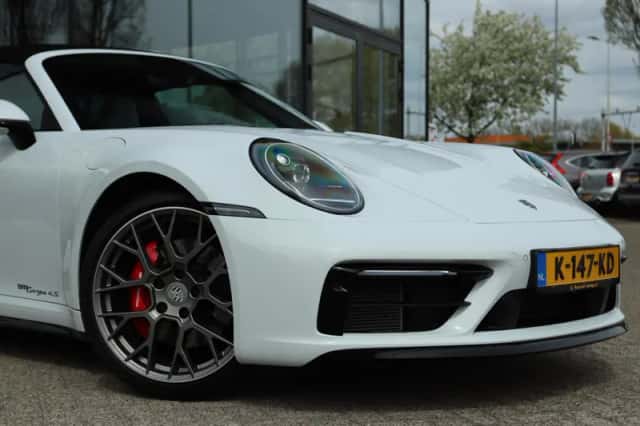 Porsche 911 (2021) thumbnail 10