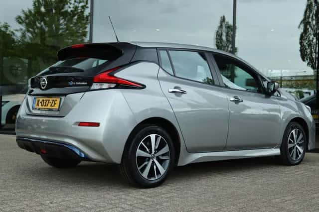 Nissan Leaf (2021) thumbnail 2