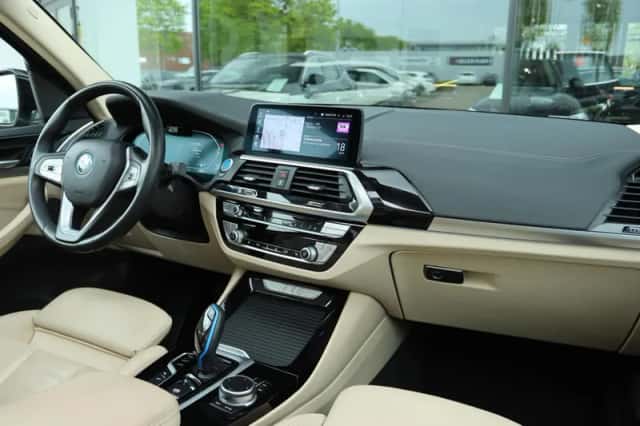 BMW iX3 (2021) thumbnail 11