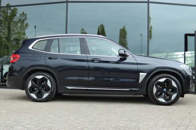 BMW iX3 (2021) thumbnail 13