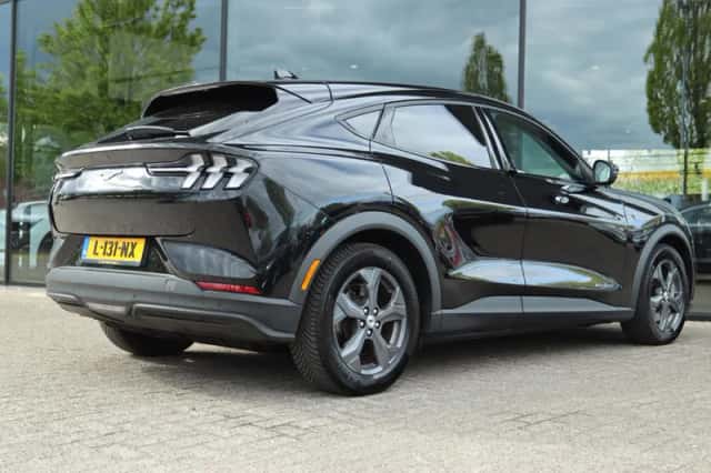 Ford Mustang (2021) thumbnail 2