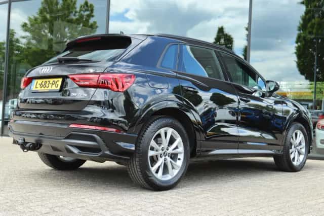Audi Q3 (2021) thumbnail 2