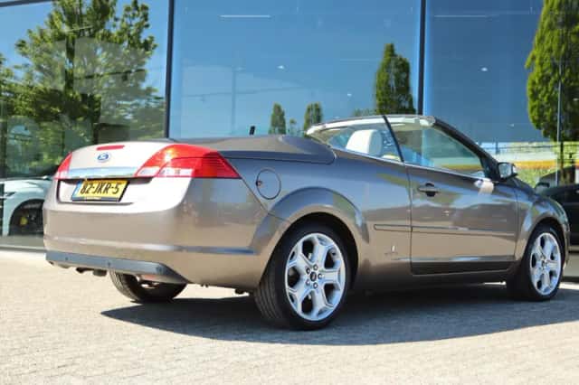 Ford Focus (2009) thumbnail 2
