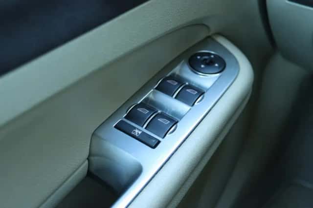 Ford Focus (2009) thumbnail 21