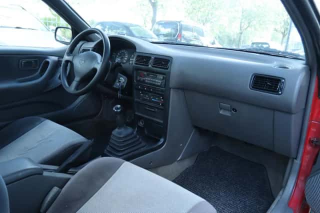 Nissan 100NX (1995) thumbnail 5