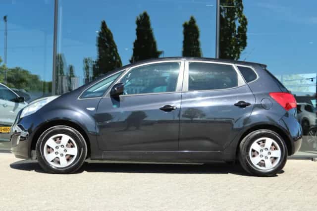 Kia Venga (2013) thumbnail 12