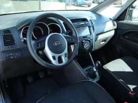 Kia Venga (2013) thumbnail 3