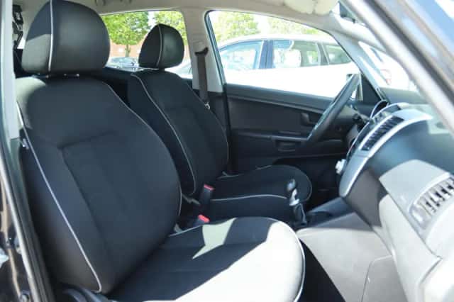 Kia Venga (2013) thumbnail 4
