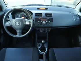 Suzuki Swift (2008) thumbnail 11