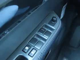 Suzuki Swift (2008) thumbnail 17