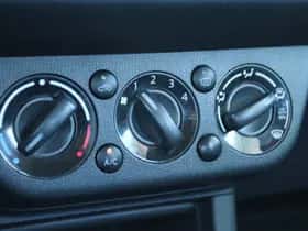 Suzuki Swift (2008) thumbnail 18