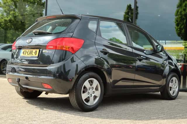Kia Venga (2010) thumbnail 2