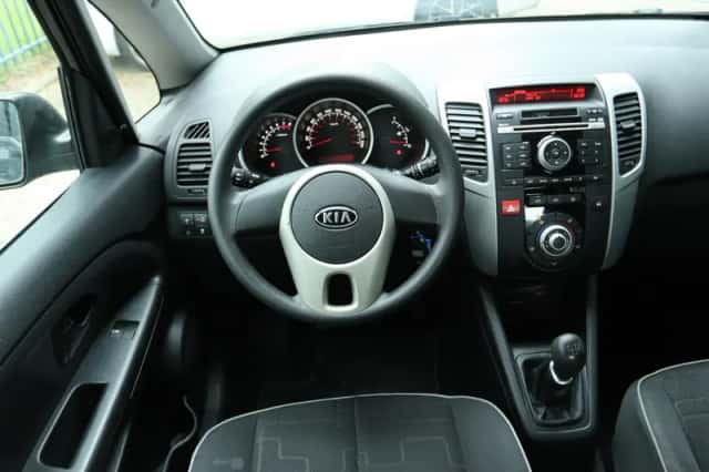 Kia Venga (2010) thumbnail 14