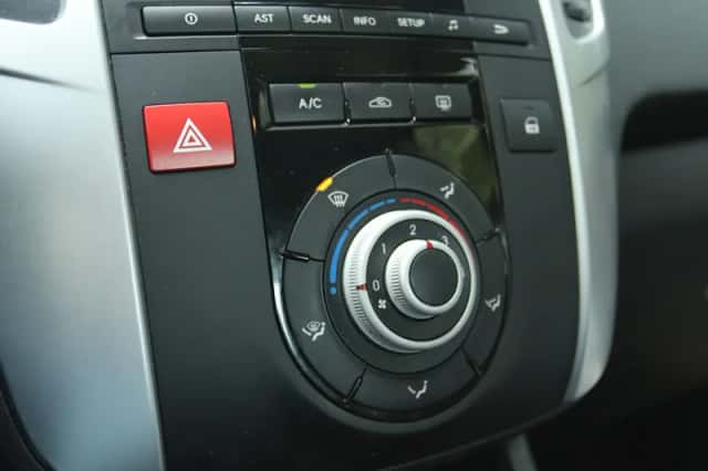 Kia Venga (2010) thumbnail 15