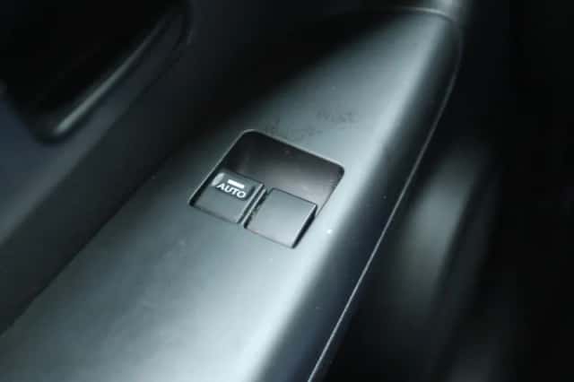 Kia Venga (2010) thumbnail 18