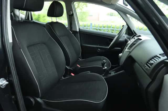 Kia Venga (2010) thumbnail 4