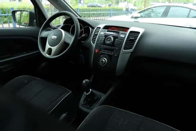 Kia Venga (2010) thumbnail 5