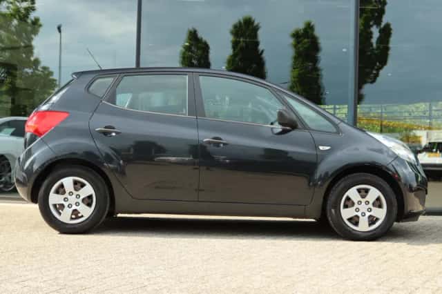 Kia Venga (2010) thumbnail 7
