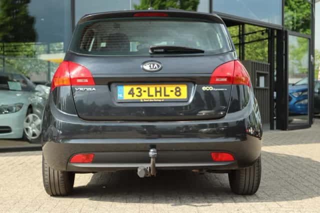 Kia Venga (2010) thumbnail 8