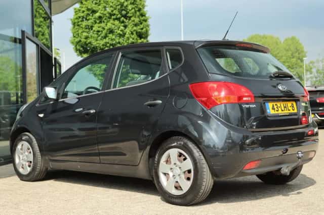 Kia Venga (2010) thumbnail 9