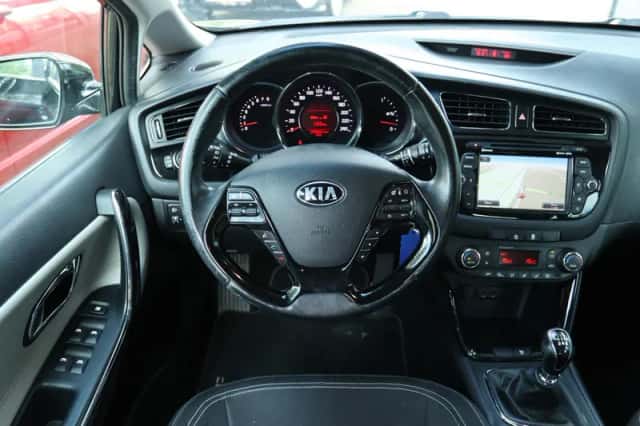 Kia Cee'd (2015) thumbnail 16