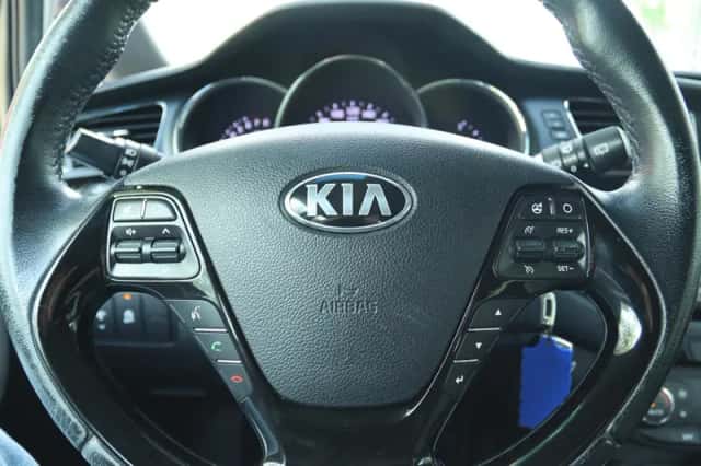 Kia Cee'd (2015) thumbnail 17