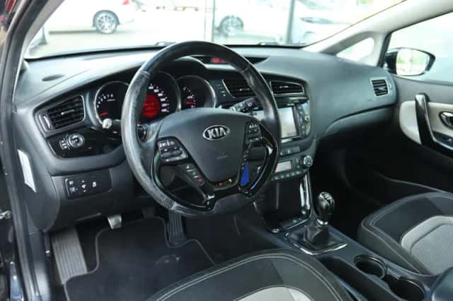 Kia Cee'd (2015) thumbnail 3