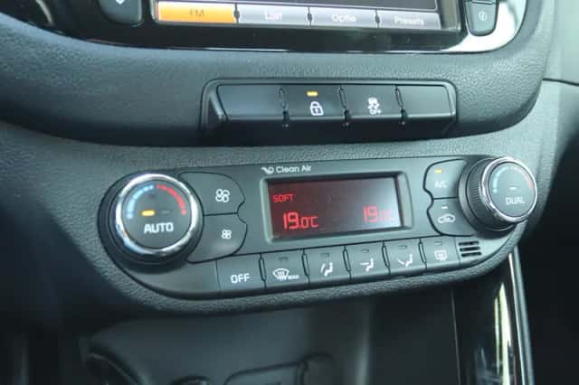Kia Cee'd (2015) thumbnail 23