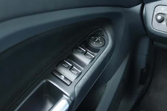 Ford C-Max (2011) thumbnail 21
