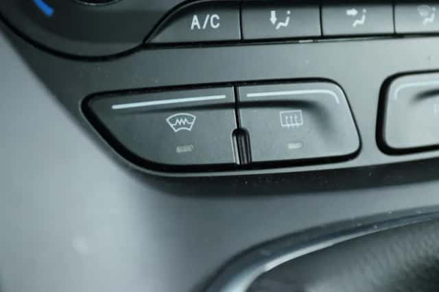 Ford C-Max (2011) thumbnail 24