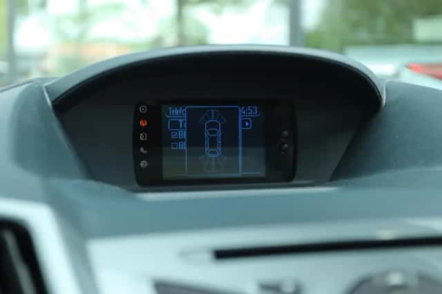 Ford C-Max (2011) thumbnail 28