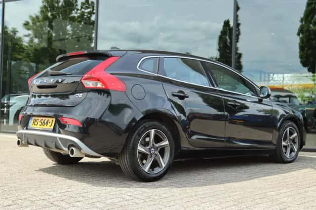 Volvo V40 (2015) thumbnail 2