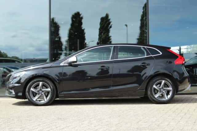 Volvo V40 (2015) thumbnail 11