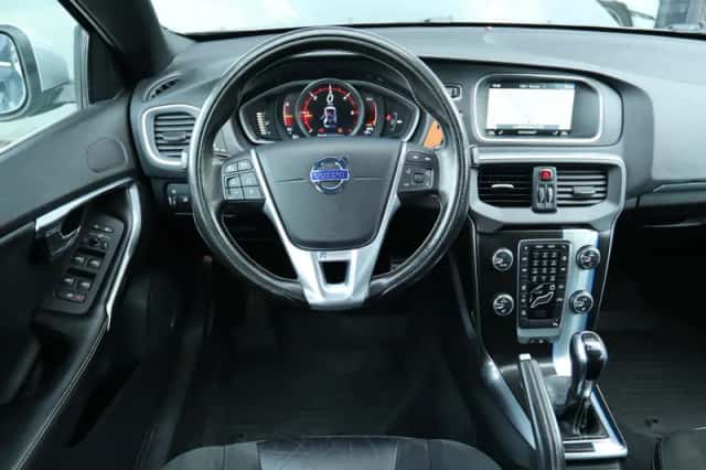 Volvo V40 (2015) thumbnail 15