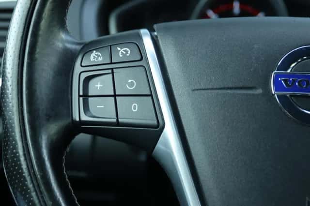 Volvo V40 (2015) thumbnail 17
