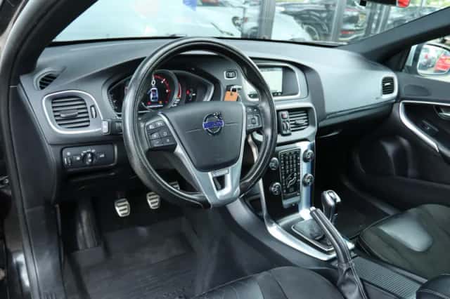 Volvo V40 (2015) thumbnail 3