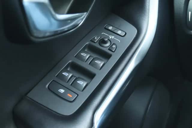 Volvo V40 (2015) thumbnail 23