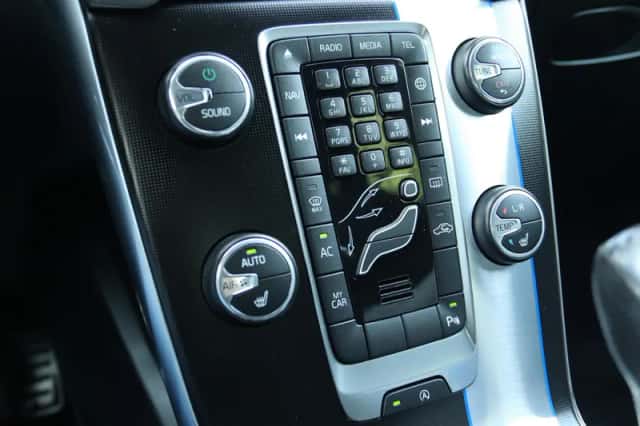 Volvo V40 (2015) thumbnail 24