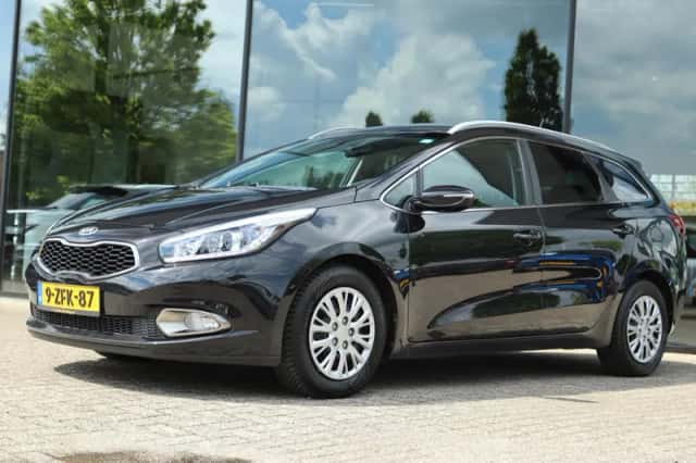Volvo V40 (2015) thumbnail 41