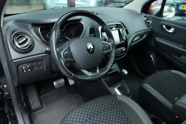 Renault Captur (2019) thumbnail 3