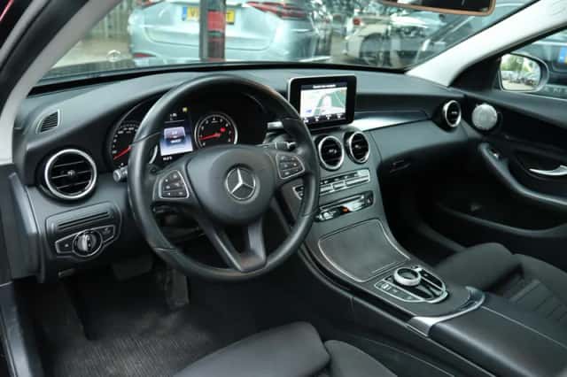 Mercedes-Benz C-Klasse (2016) thumbnail 3