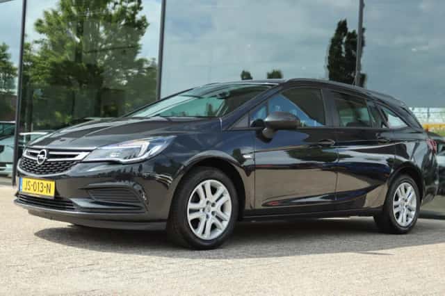 Opel Astra (2016) thumbnail 1
