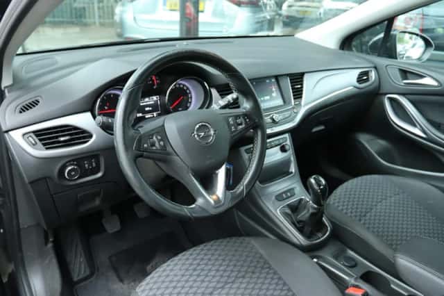 Opel Astra (2016) thumbnail 3