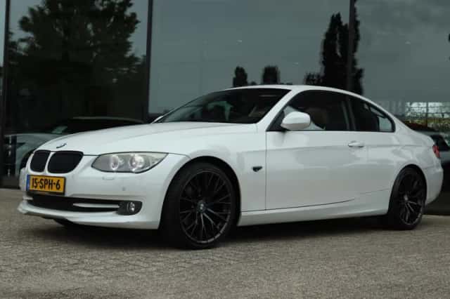 BMW 3-Serie (2011) thumbnail 1