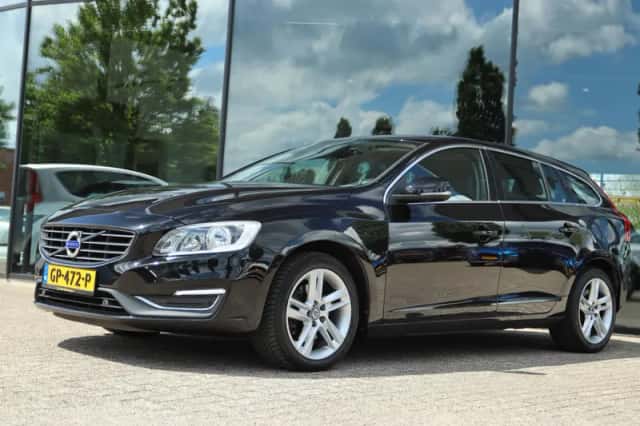 Volvo V60 (2015) thumbnail 1