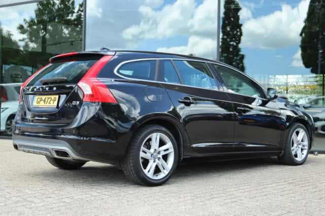 Volvo V60 (2015) thumbnail 2